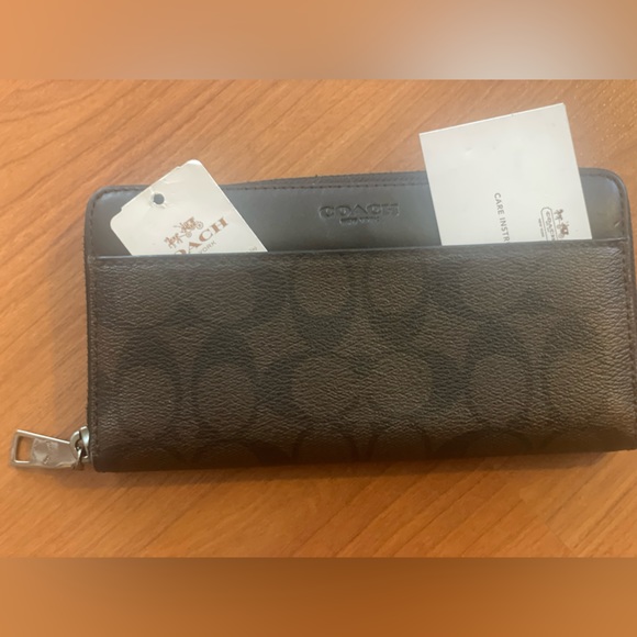 Coach Wallet - Picture 4 of 10